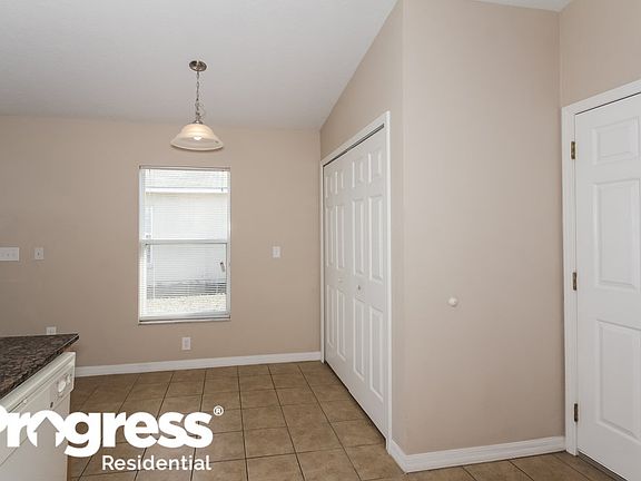 5th image of 7867 Carriage Pointe Dr