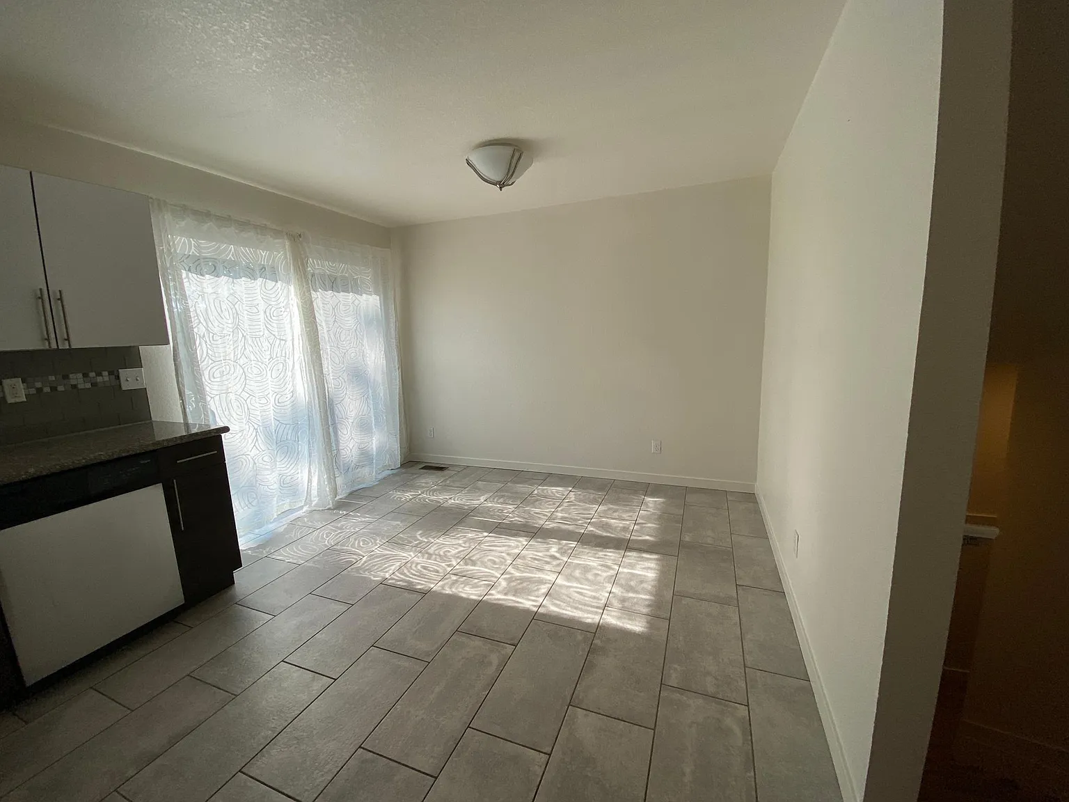3 bed, 2.5 bath, 1650 sqft, $2,150 — Photo 3