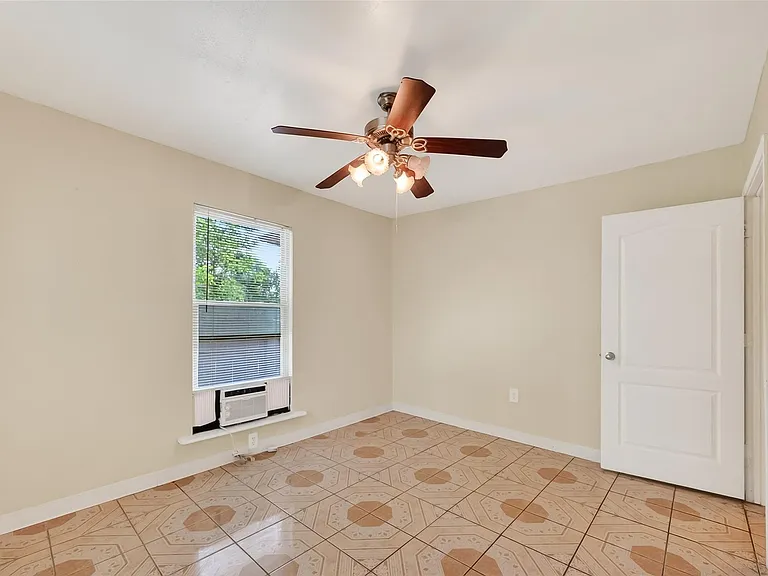 968 Garapan St — Photo 27