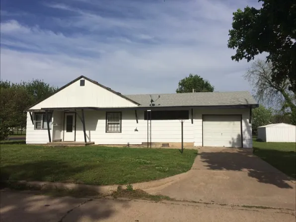 624 N 9th St, Tonkawa, OK 74653