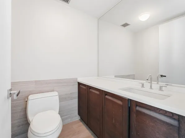 1000 Avenue At Port Imperial image 27 of 38