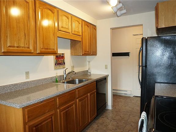3rd image of 248 Watertree Dr