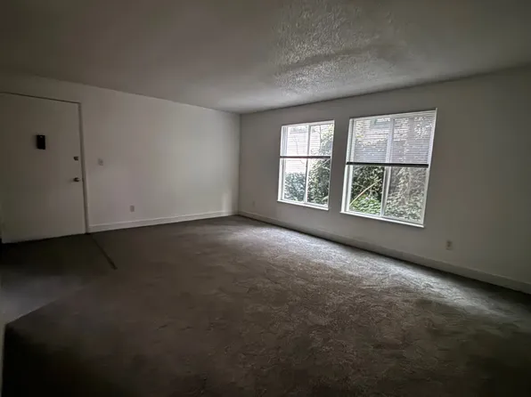 2 bed, 748 sqft, $1,350, 3559 SE Milwaukie Ave, Portland, OR 97202