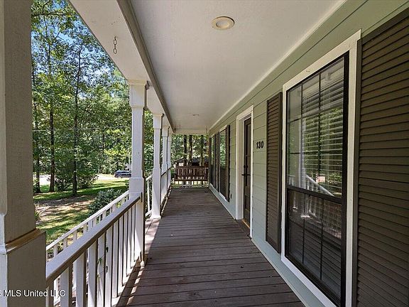 5th image of 130 Bentley Dr