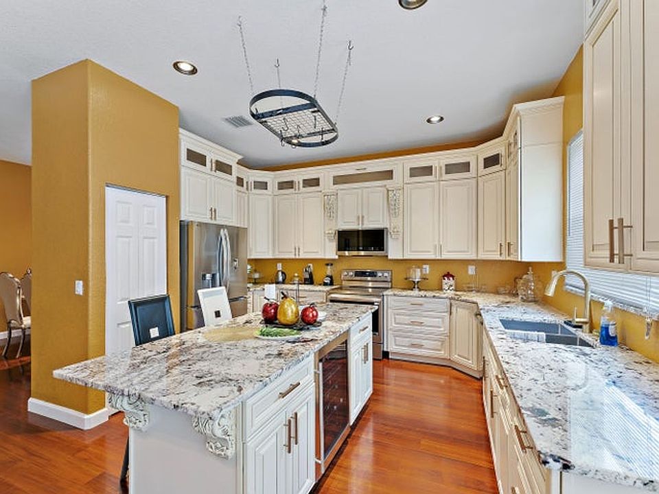 1st image of 4812 Victoria Cir