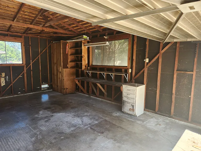 2420 E Pontiac Way — Photo 38