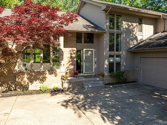 2nd image of 39200 Heatherbrook Dr