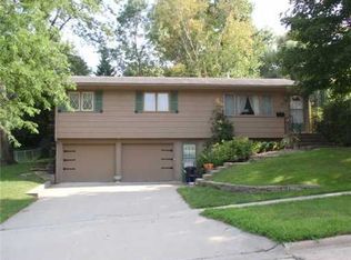 2101 Carolina Dr NE, Cedar Rapids, IA 52402