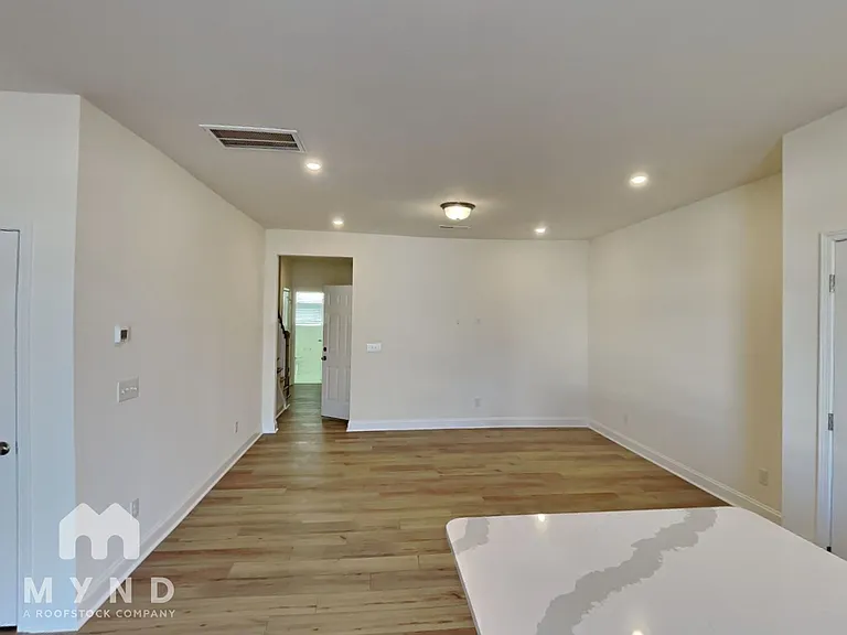 1518 Cedar Tree Dr — Photo 5