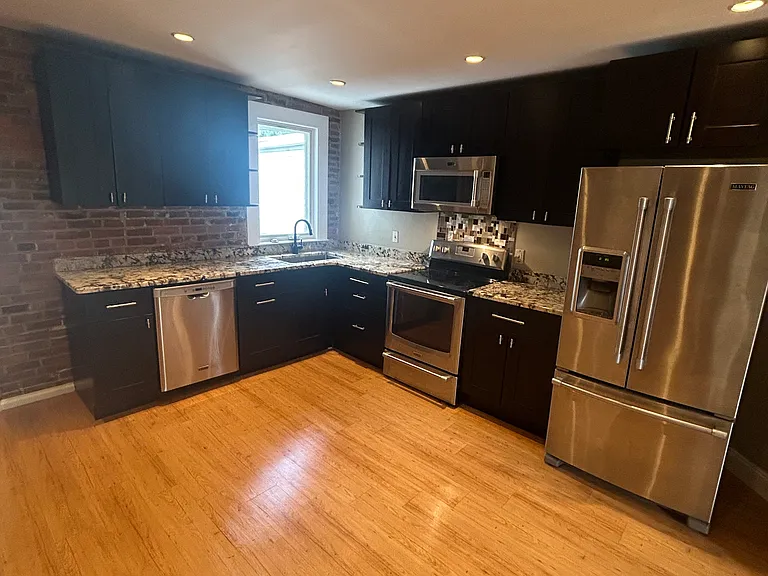 118 Boas St #2 — Photo 10