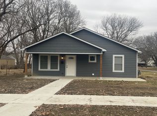 1734 SW Lane St, Topeka, KS 66604