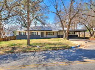 1300 N McKinley Ave, Sand Springs, OK 74063