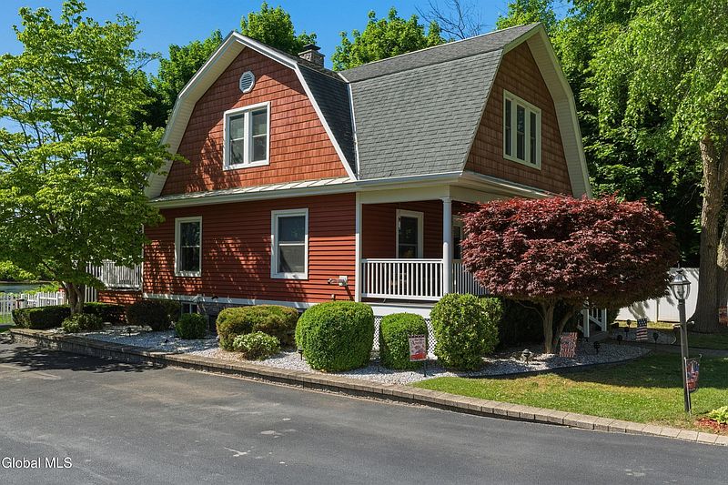 2nd image of 74 N Hudson Street