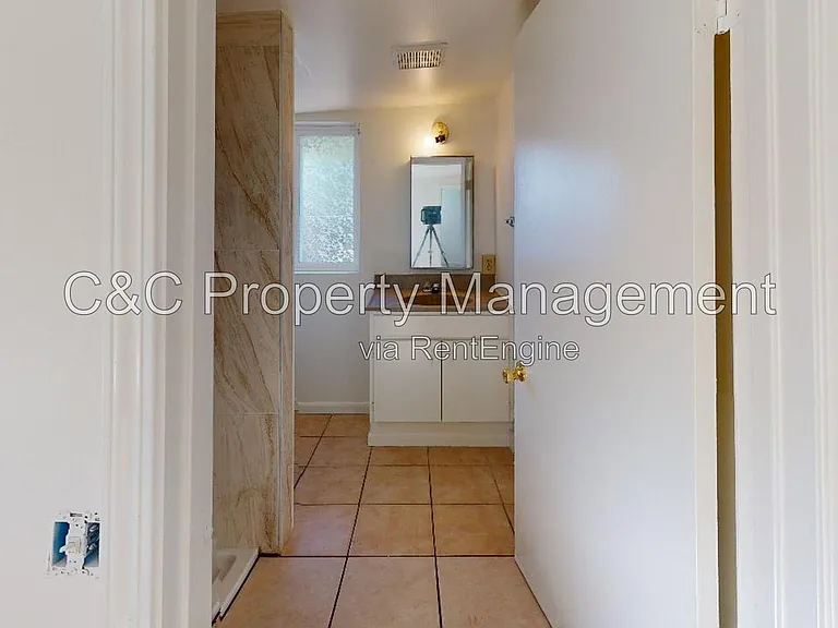 1082 Wanda Ave #E — Photo 4