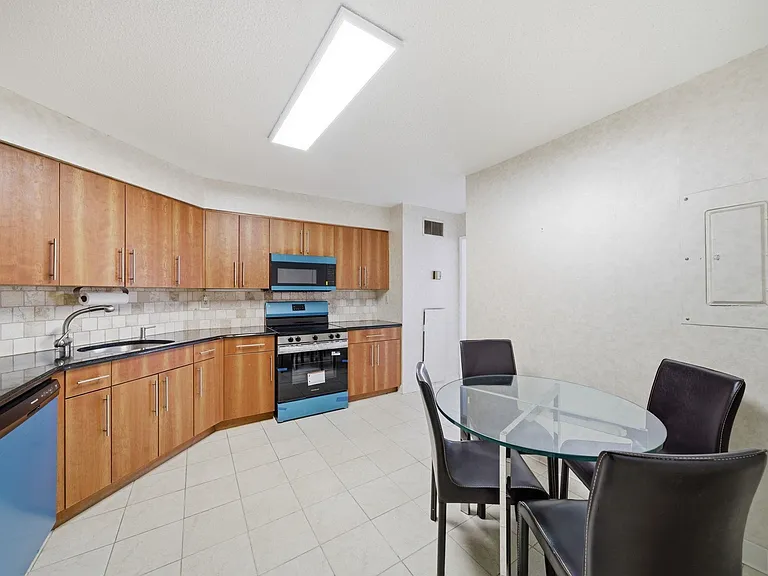 2103 Harmon Cove Tower #2103 — Photo 13