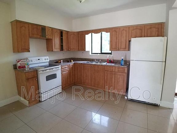5th image of 250 NE 171st St