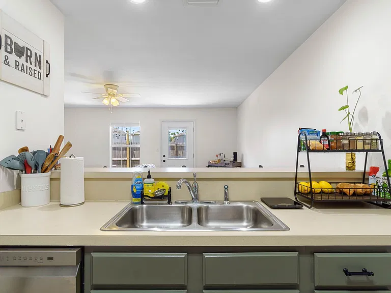 503 Sullivan St NW #F — Photo 12