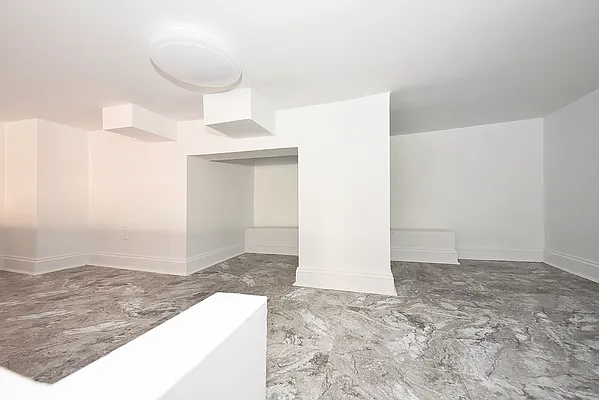 Rented by Buchbinder & Warren | media 4