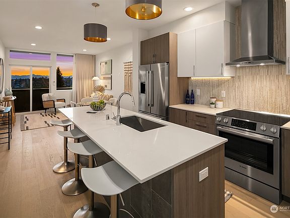 4th image of 2206 11th Avenue W #B