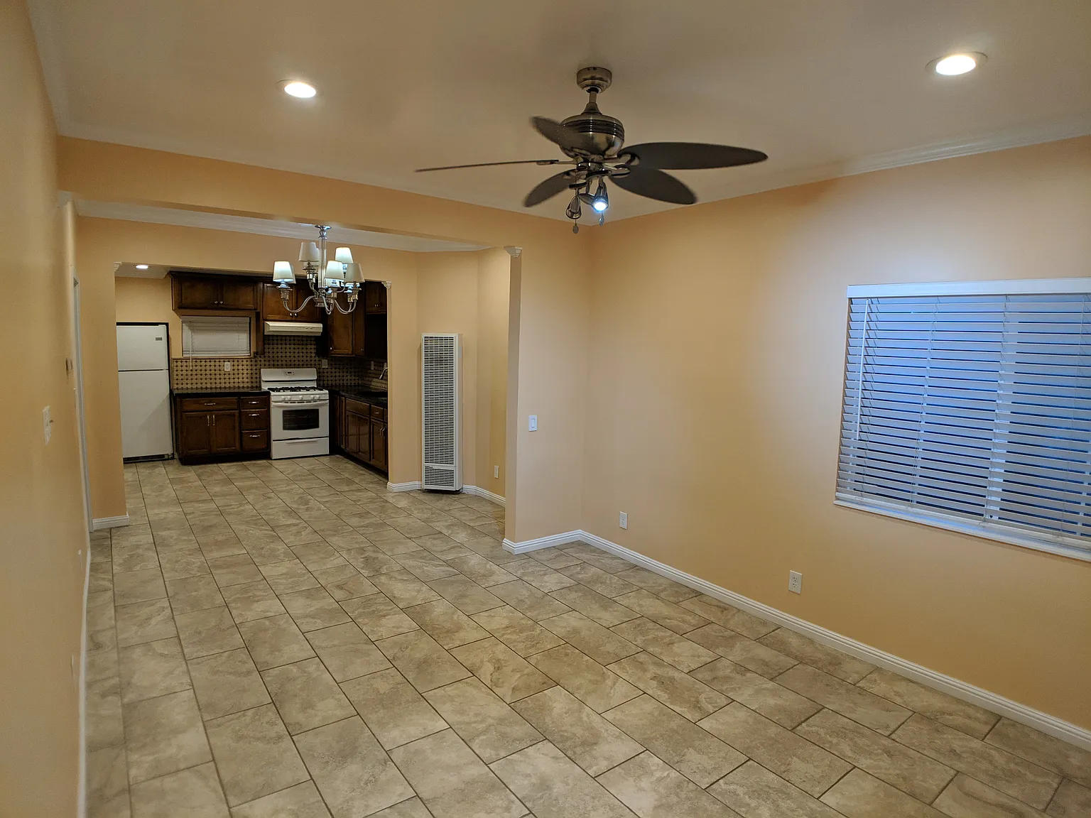 3 bed, 1189 sqft, $3,695 — Photo 4