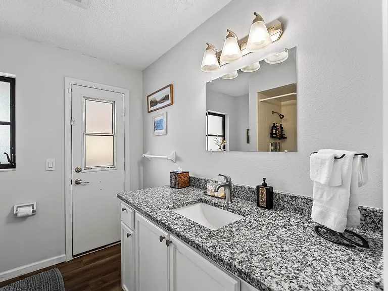 1535 Ultramarine Ln — Photo 34
