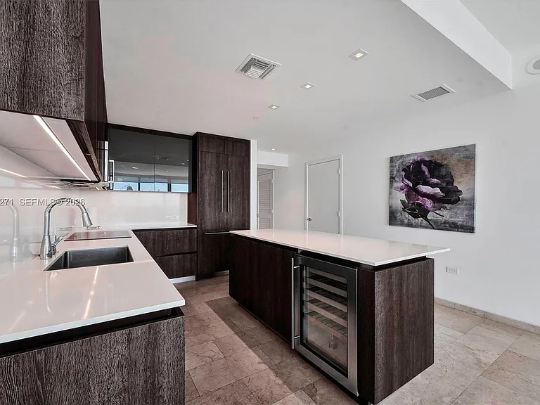 88 SW 7th St #2106 — Photo 10