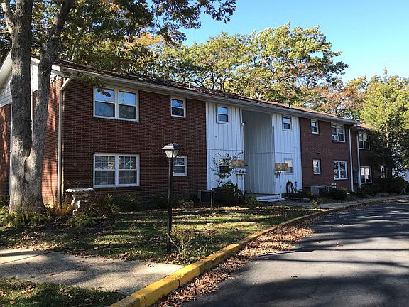 3rd image of 44H E Cambridge Ct