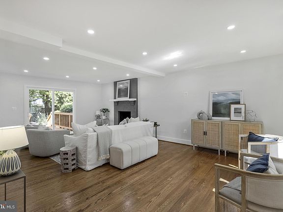4th image of 1902 Leo Ln