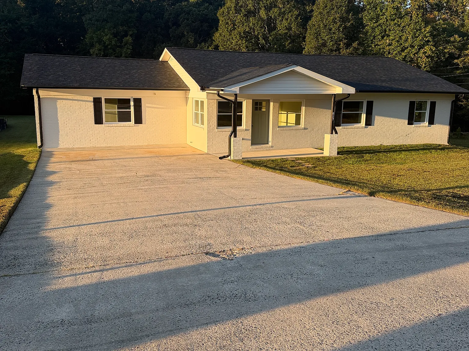 3 bed, $1,985 — Photo 2