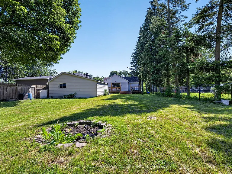 2082 Lilac Dr — Photo 25