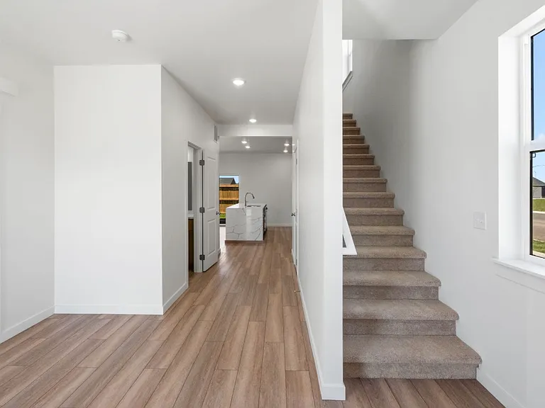 804 Accolade Loop — Photo 3