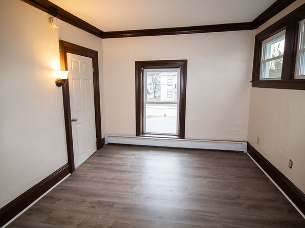 302 Pleasant St #5