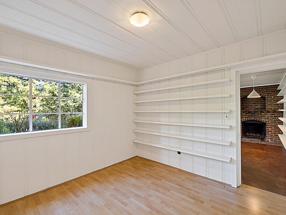 5th image of 279 Berkeley Park Blvd