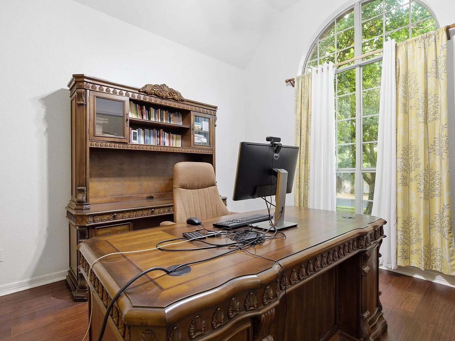 5 bed, 4.0 bath, 3644 sqft, $3,400 — Photo 4