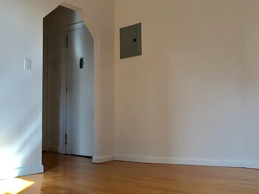 Rented by R New York | media 12