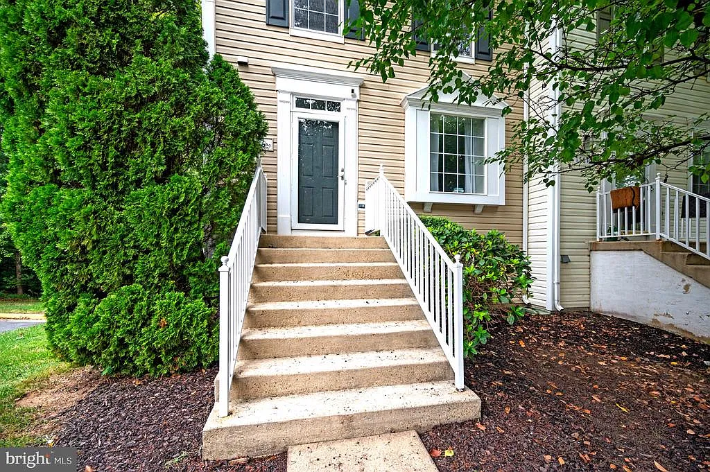 3 bed, 3.5 bath, 1928 sqft, $2,900 — Photo 3
