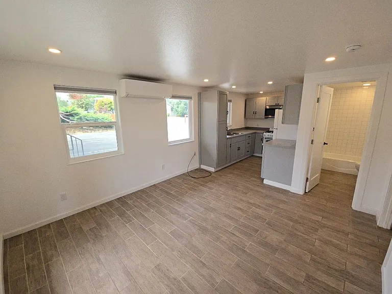 1350 Hallen Dr — Photo 7