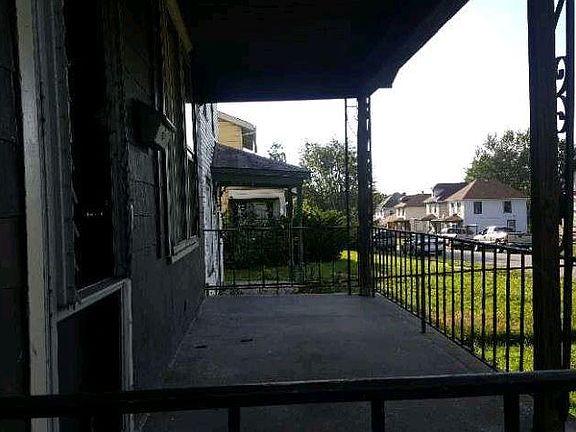 4th image of 1302 Oakgrove Ave
