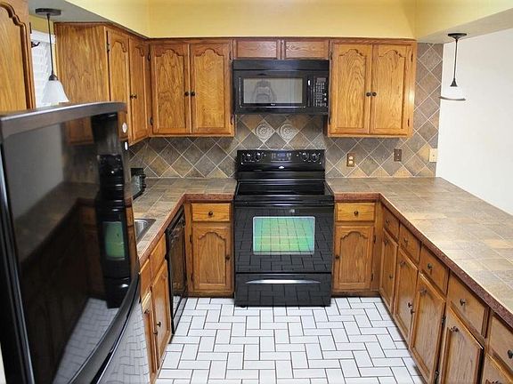 2nd image of 206 Weatherwood Dr #39