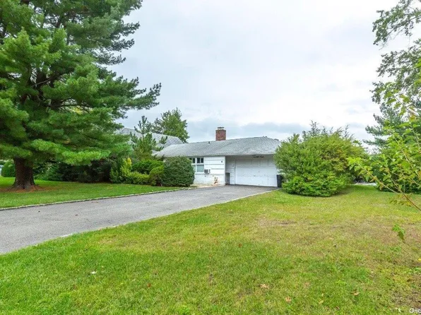 24 Robbins Lane, Great Neck, NY 11020