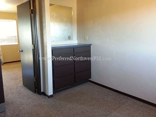 2nd image of 957 Hilyard St APT 13