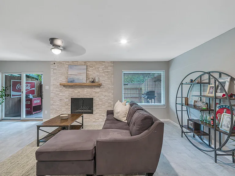 1669 W Sam Houston Pkwy S — Photo 11