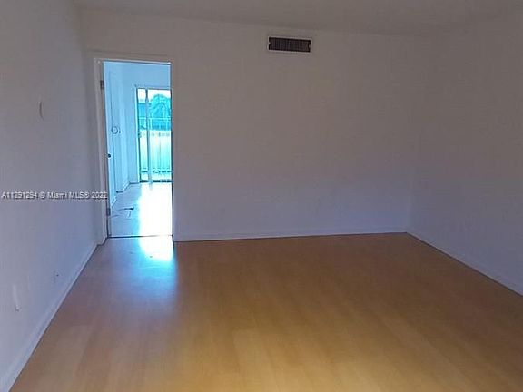 5th image of 1500 NE 127th St APT 205
