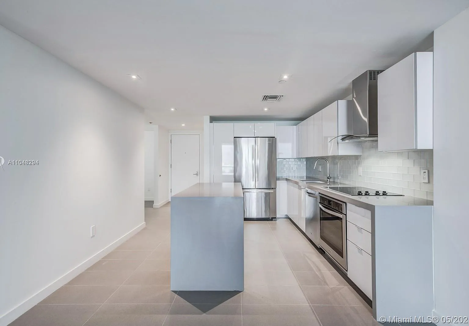 1 bed, 1.5 bath, 910 sqft, $3,200 — Photo 1