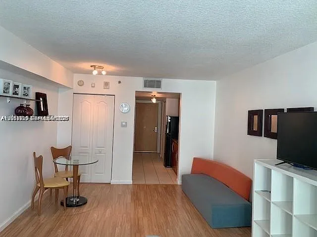 Building Photo - 1200 Brickell Bay Dr #2716