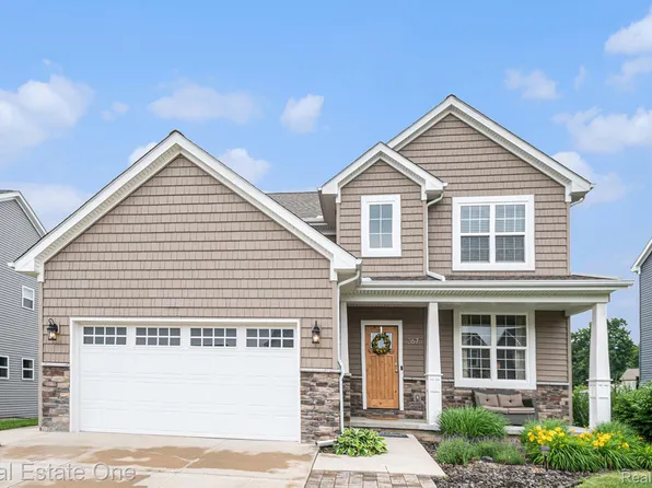 367 Otter Run Rd, Holly, MI 48442