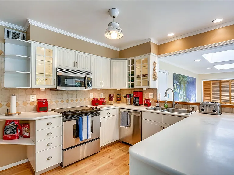 1755 Glastonberry Rd — Photo 25
