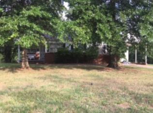 904 Hampton St, Shelby, NC 28152