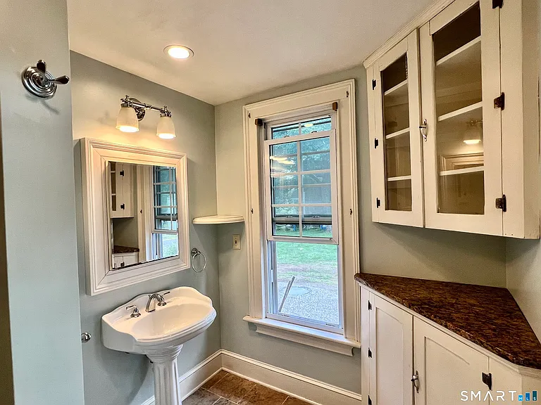 1596 Main St — Photo 11