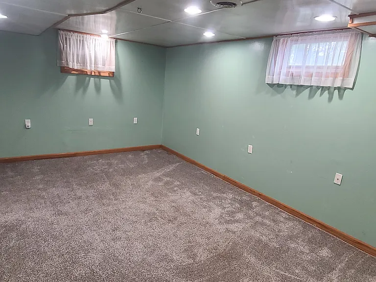 297 Maylawn Ave — Photo 15
